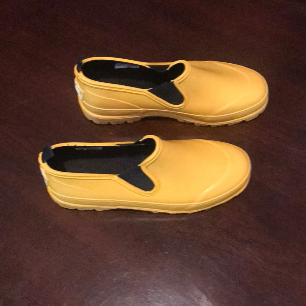 Ladies Kiks yellow rubber slip on low boots with steel shank, size 6
